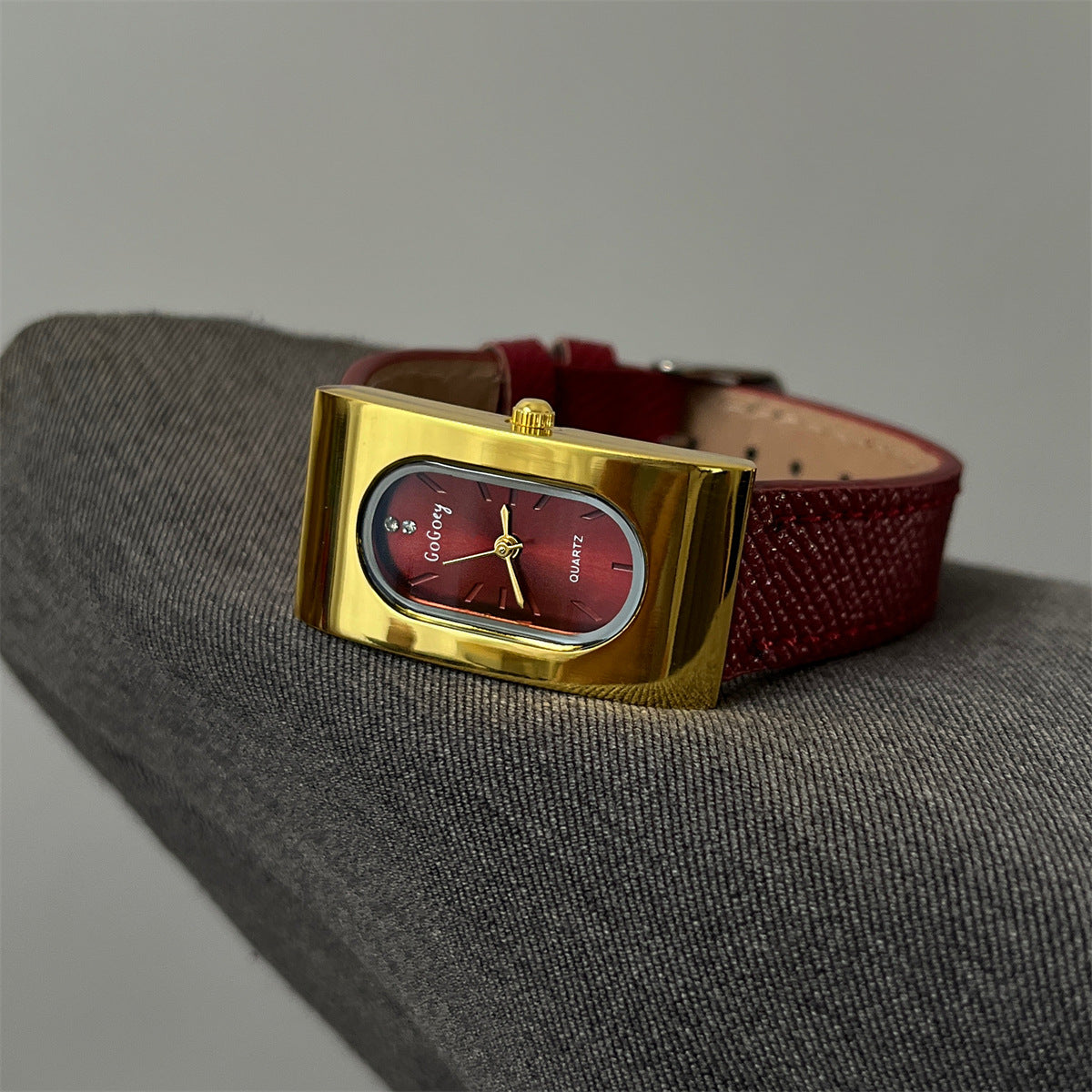 Retro Gold Tone Rectangle Quartz Watch