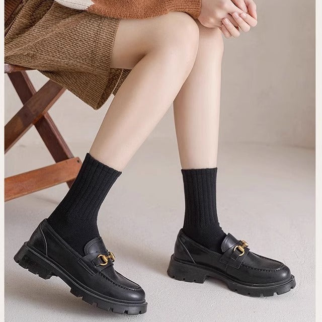 Solid Color Simple Ripped Socks