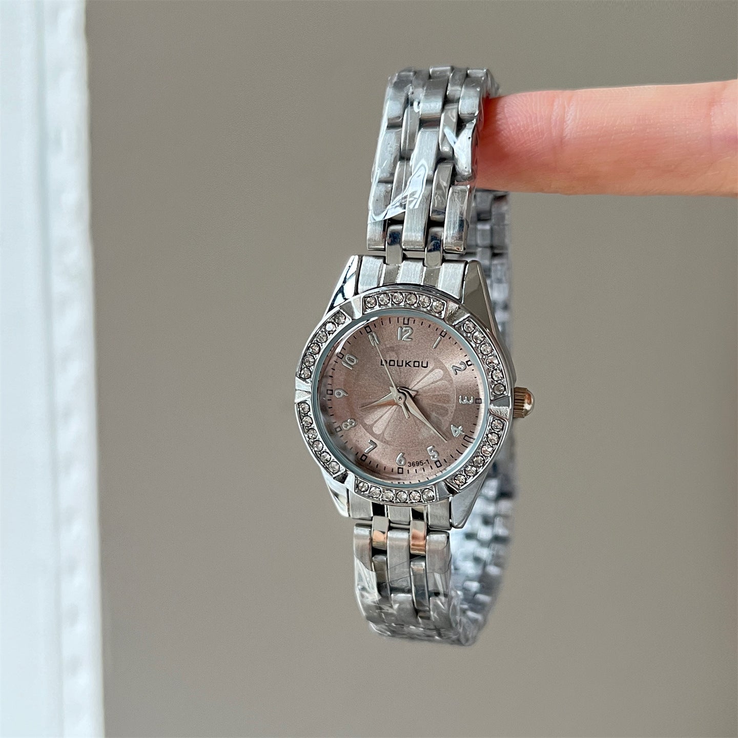 Rhinestone Round Dial Chic Quartz Watch