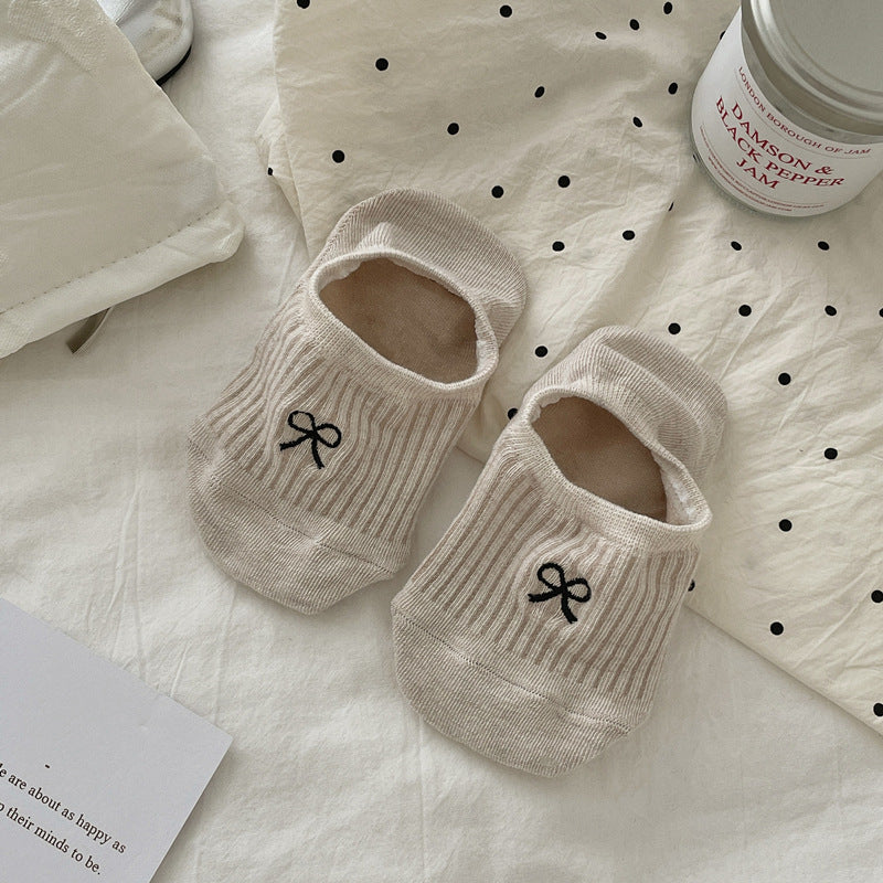 Bow Embroidered Ribbed Ankle Socks