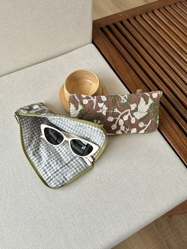Simple Floral Embroidered Makeup Bag