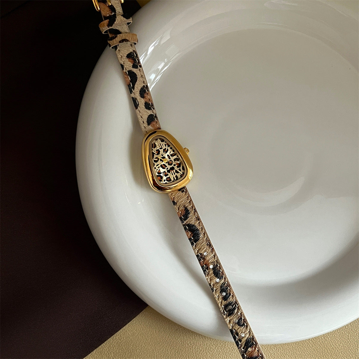 Retro Leopard Print Dial Quartz Wrist Watch