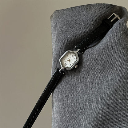Trendy Diamond-Shaped Roman Dial Quartz Watch
