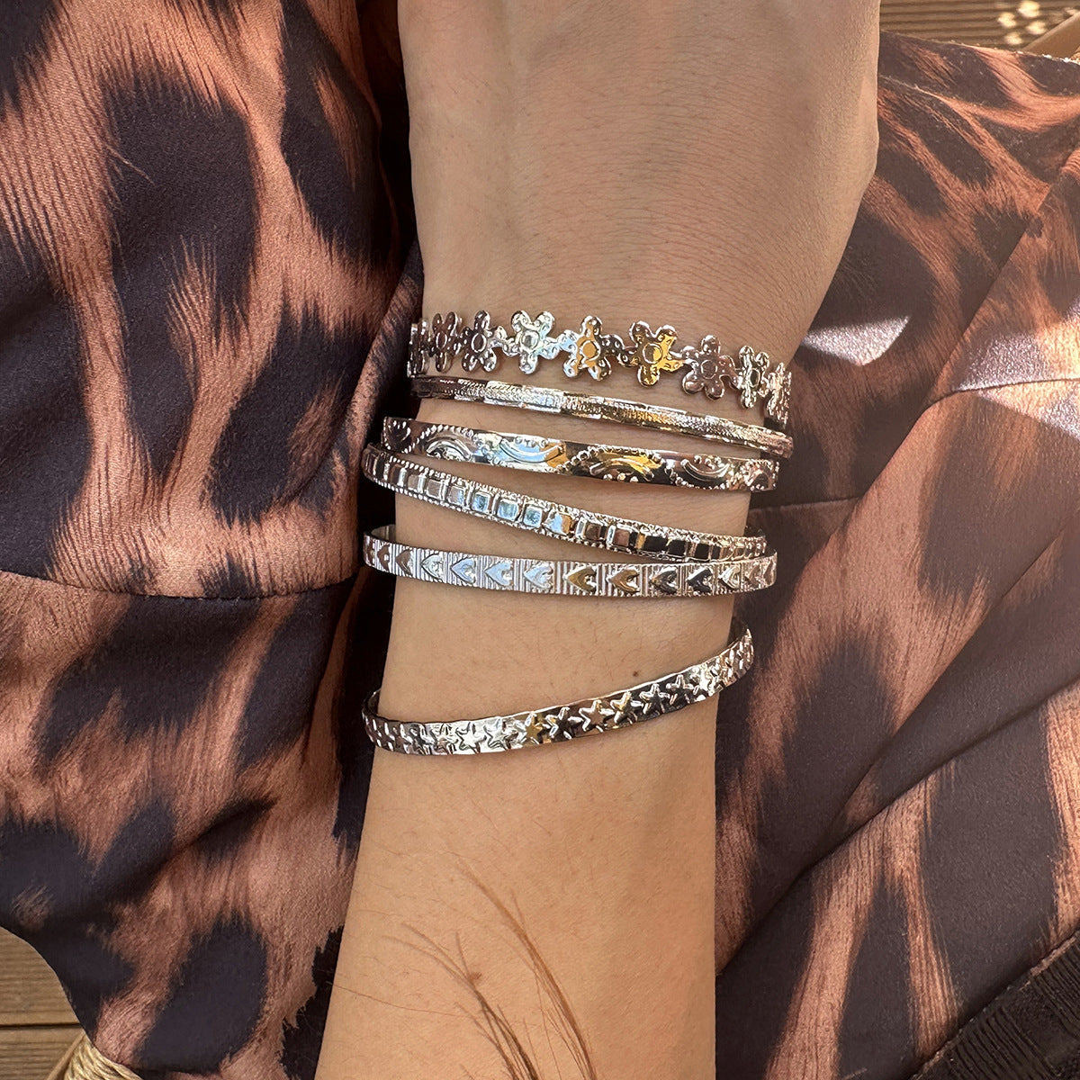 Simple Metal Heart Flower Bracelet Set