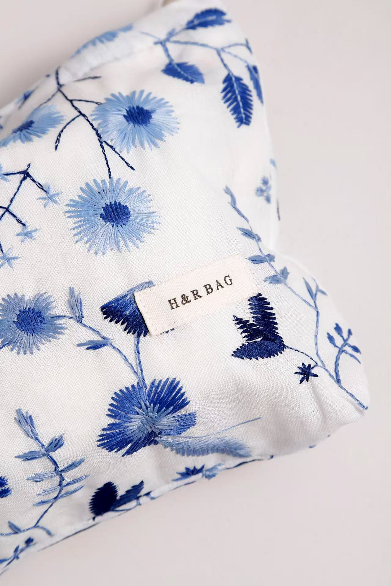 Minimalist Portable Floral Print Makeup Bag