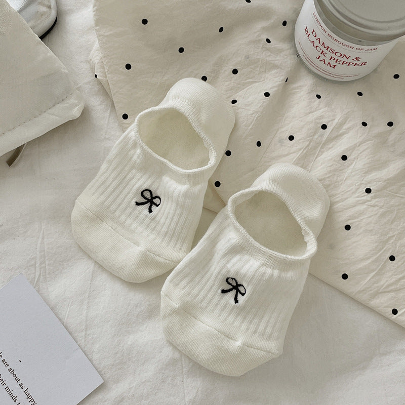 Bow Embroidered Ribbed Ankle Socks