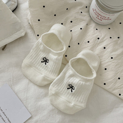 Bow Embroidered Ribbed Ankle Socks
