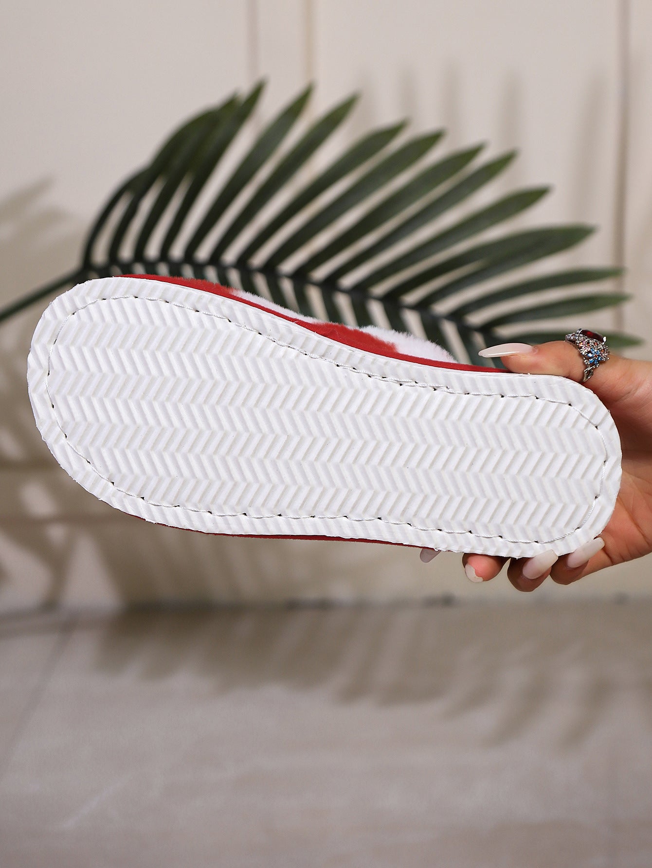 Fuzzy Heart Print Open Toe Home Slippers