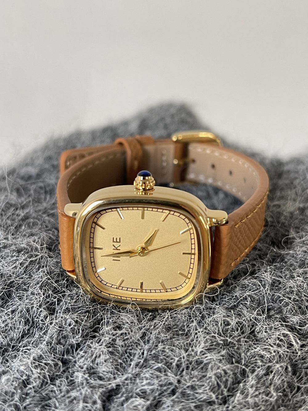 Vintage Leather Strap Gold Tone Quartz Watch