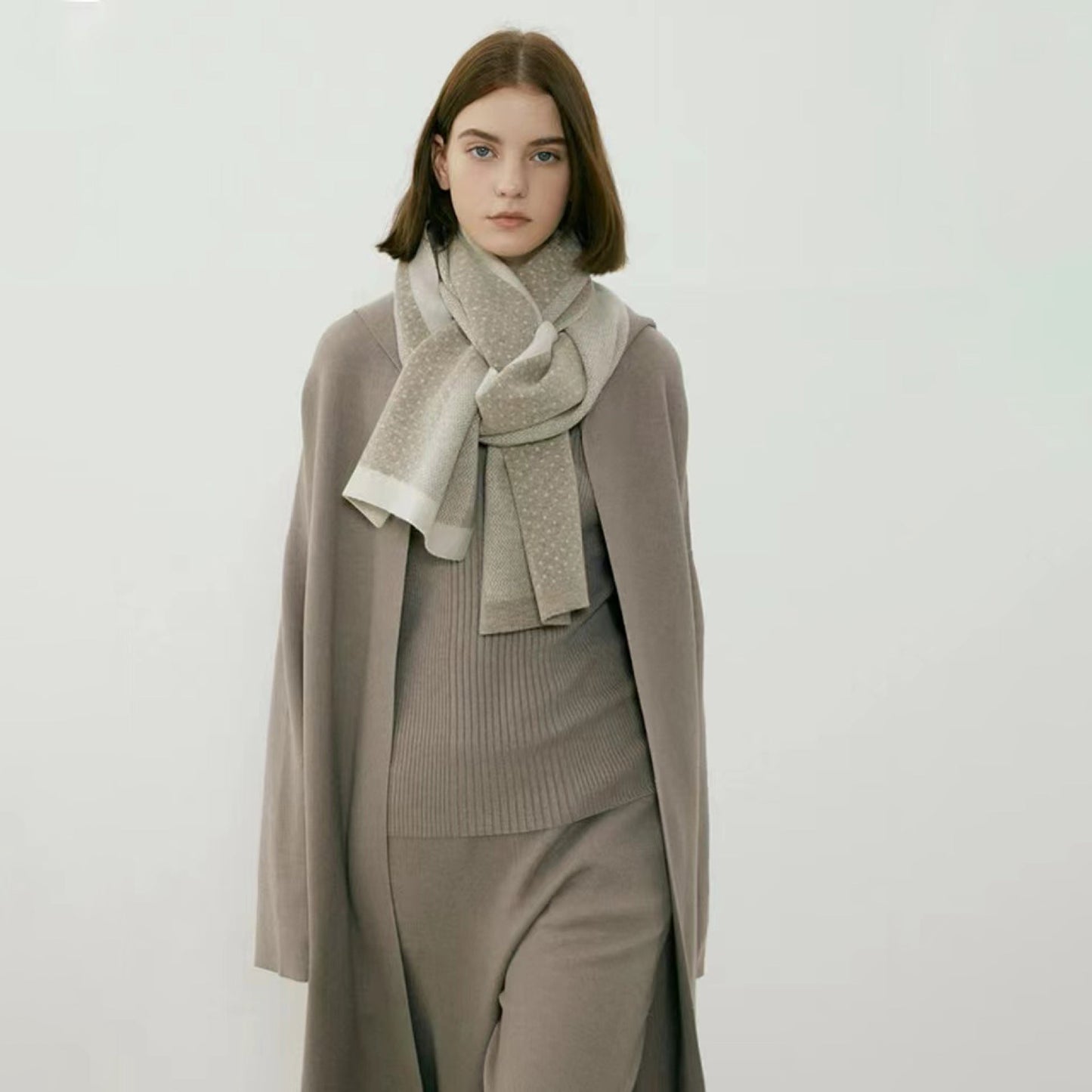 2+ Contrast Color Point Knit Scarves