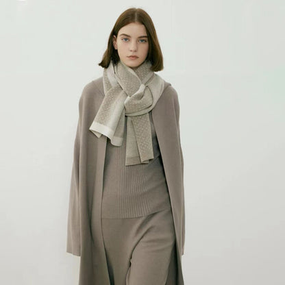 2+ Contrast Color Point Knit Scarves