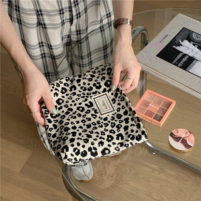 Simple Leopard Print Portable Make Up Bag