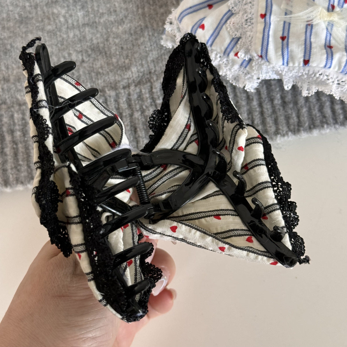 Striped Heart Print Bow Knot Hair Claw
