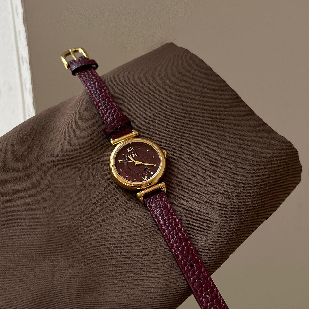 Trendy Round Dial Leather Strap Quartz Watch