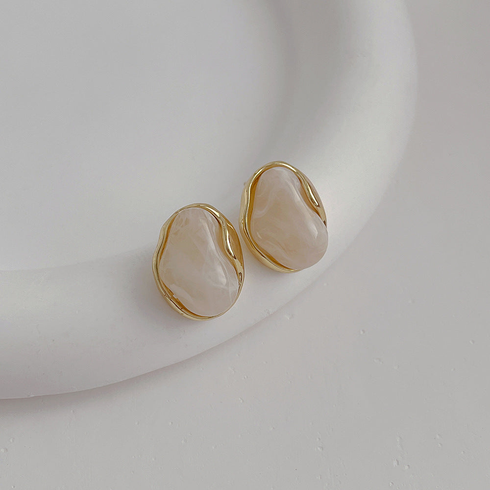 Simple Metal Encapsulation Pearl Stud Earrings