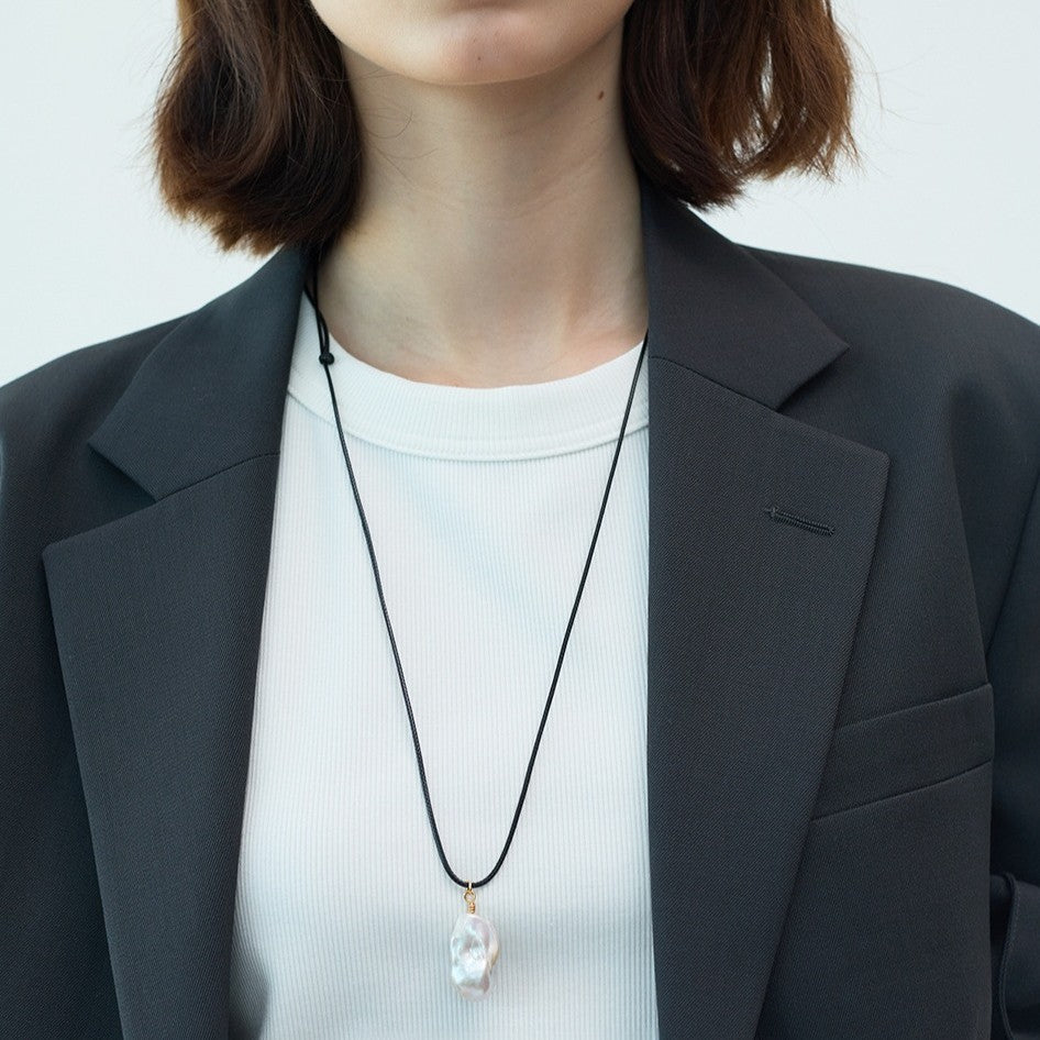 Simple Baroque Pearl Pendant Leather Cord Necklace