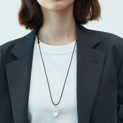 Simple Baroque Pearl Pendant Leather Cord Necklace