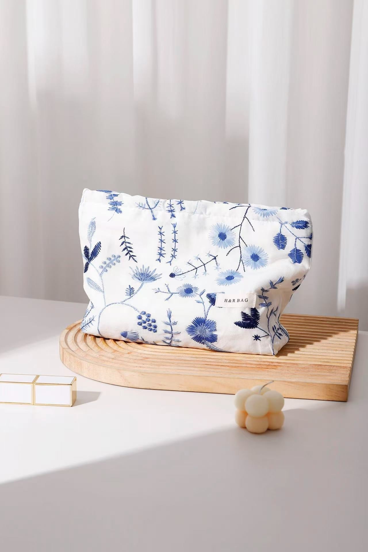 Minimalist Portable Floral Print Makeup Bag