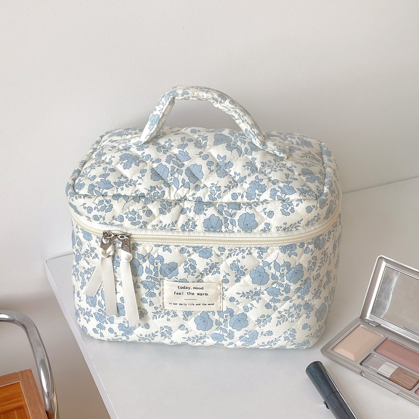 Blue Flower Simple Large Capacity Make Up Bag