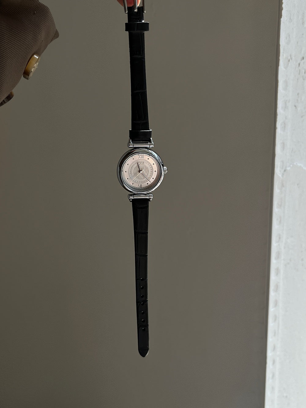 Luxury Round Leather Strap Quartz Watch