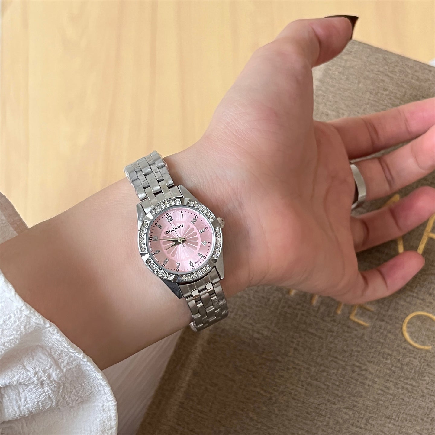 Rhinestone Round Dial Chic Quartz Watch
