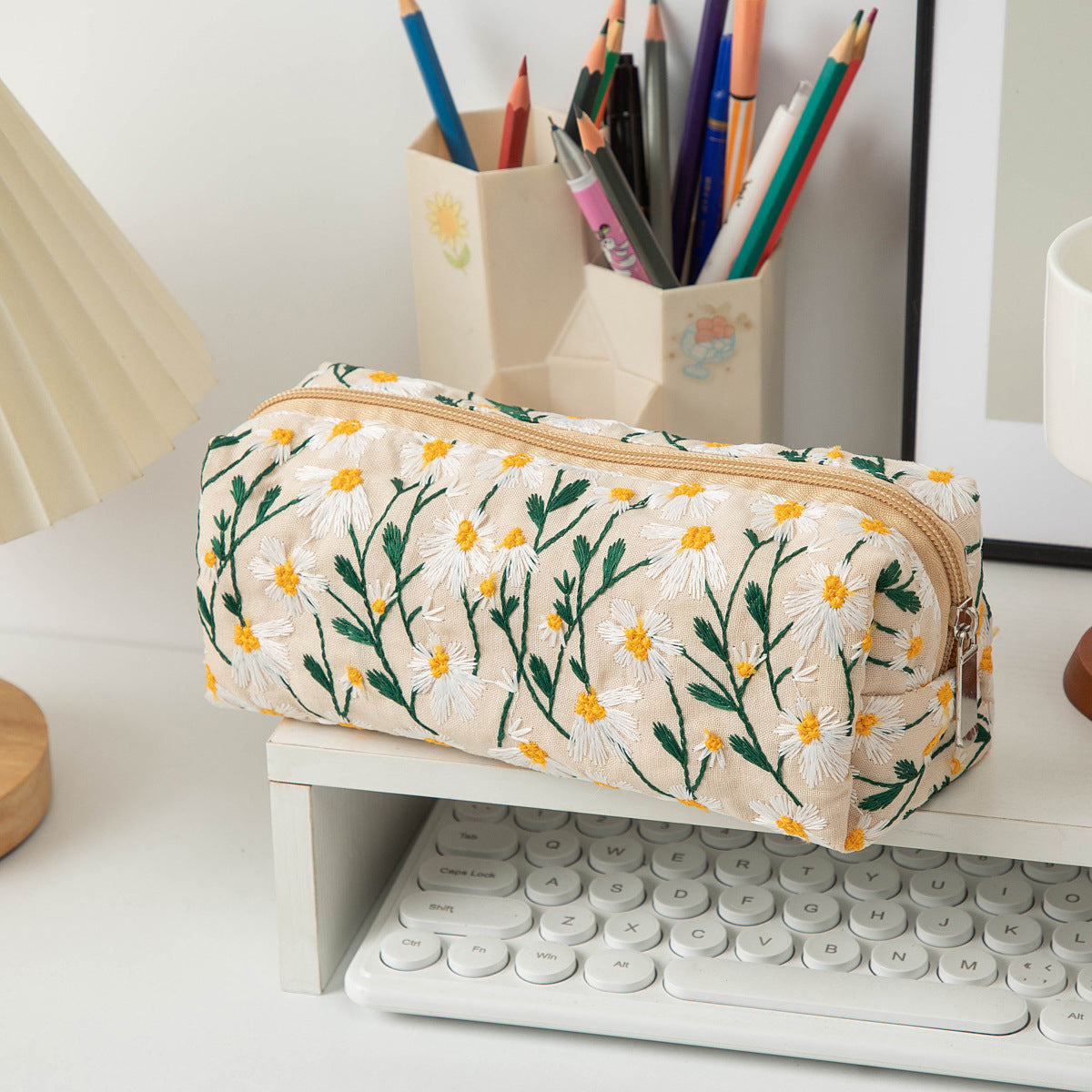 Daisy Embroidered Portable Storage Bag
