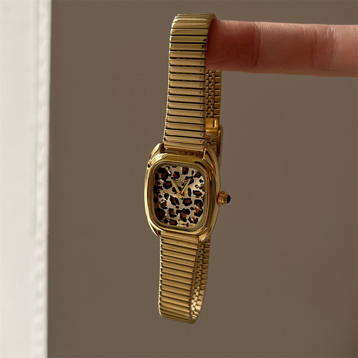 Retro Leopard Print Dial Quartz Wrist Watch