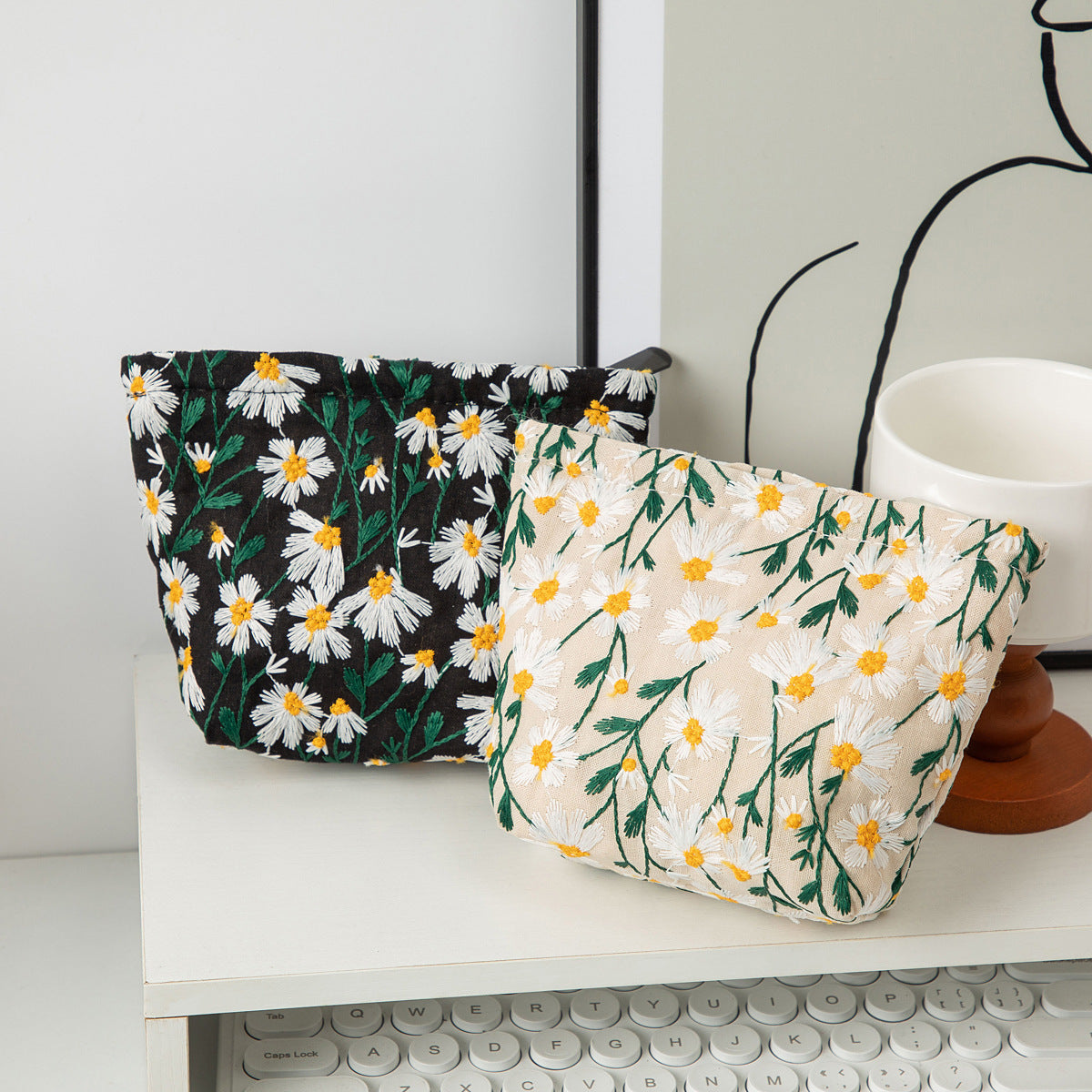 Daisy Embroidered Portable Storage Bag