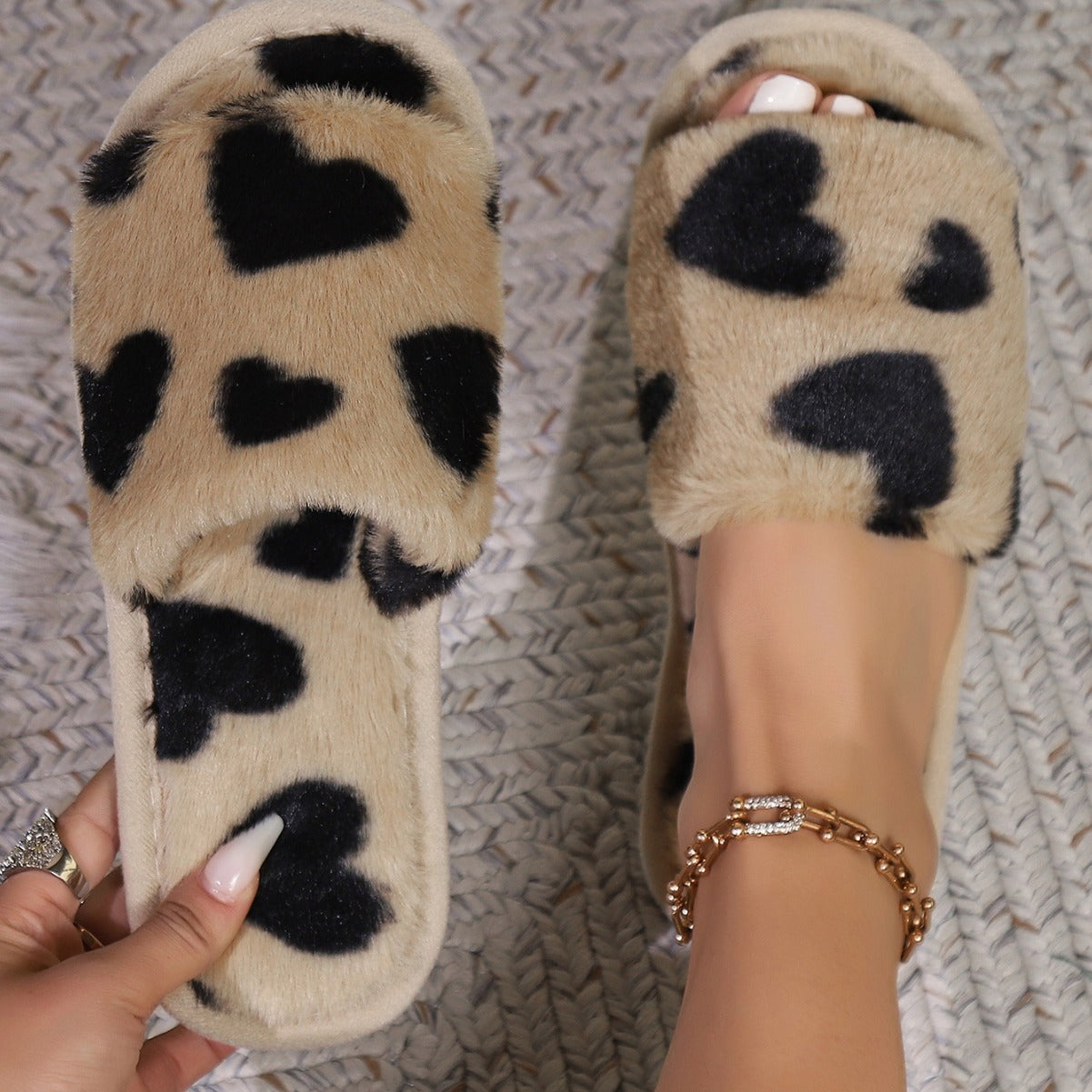 Fuzzy Heart Print Open Toe Home Slippers