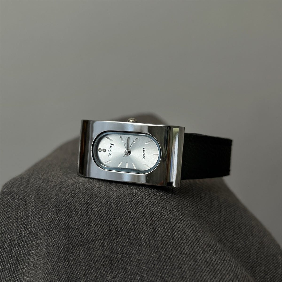 Retro Gold Tone Rectangle Quartz Watch