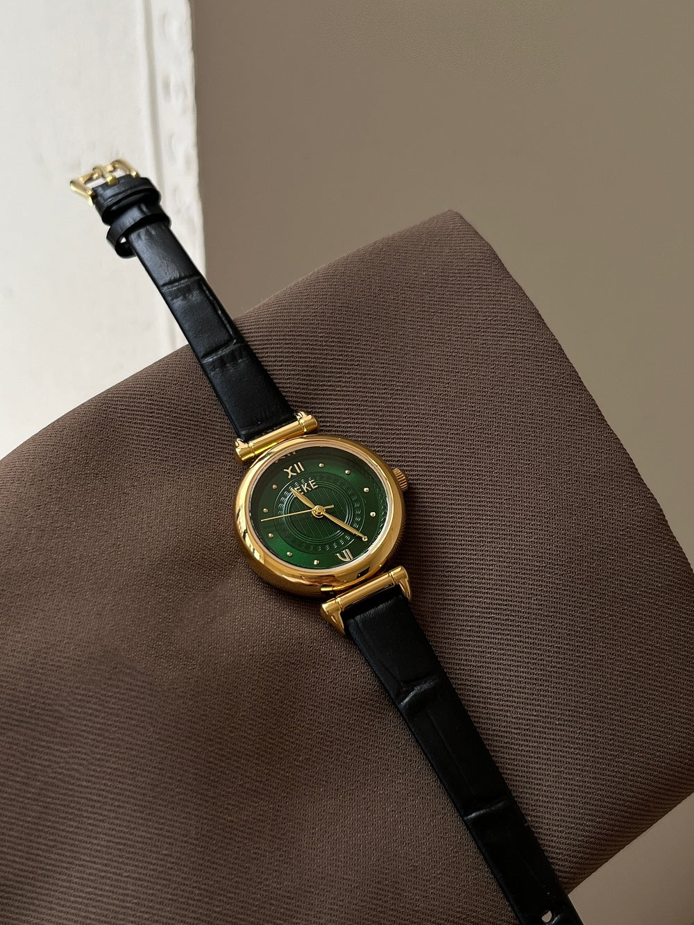 Trendy Round Dial Leather Strap Quartz Watch
