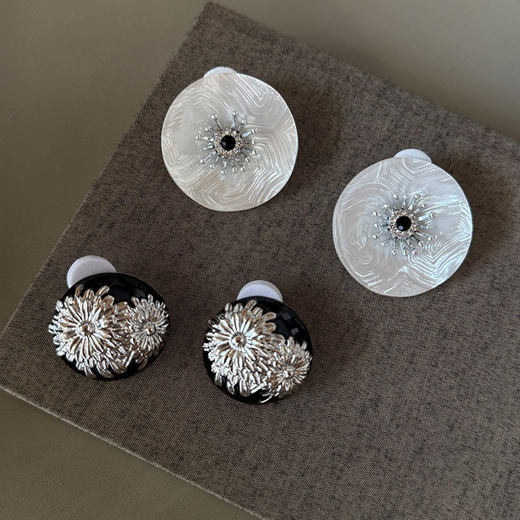 Vintage Flower Round Shape Stud Earring