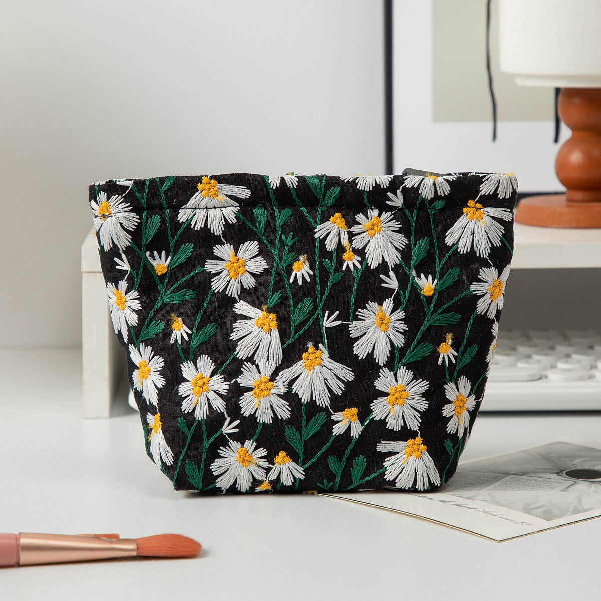 Daisy Embroidered Portable Storage Bag