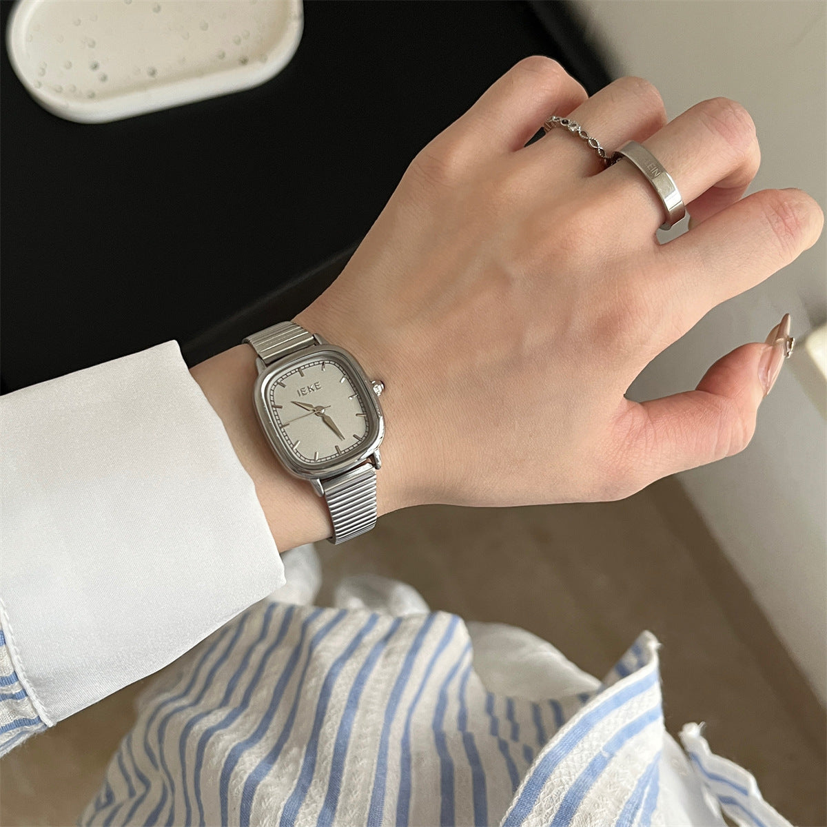 Chic Silver Snake Head Dial Quartz Watch