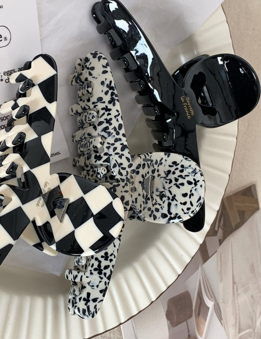 Simple Letter Multicolor Claw Clip