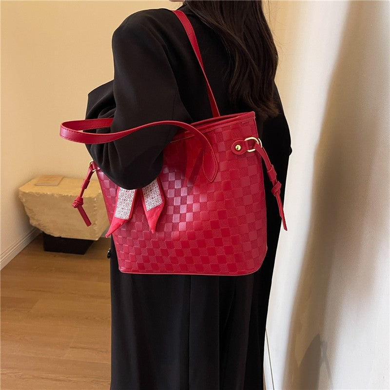 Retro Handbag With Pendant