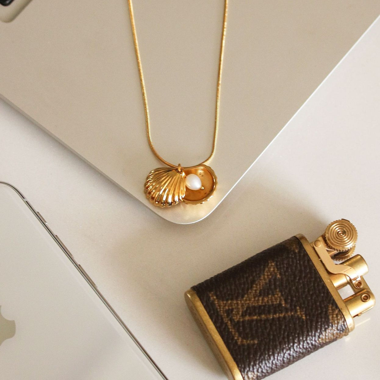 Pearl Shell Simple ELegant Necklace