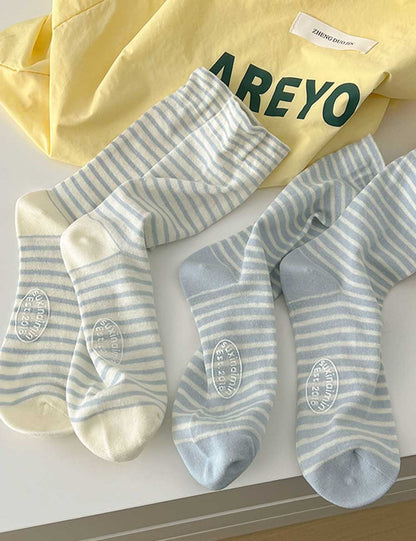 Minimalist Stripe Breathable Mid-Calf Socks