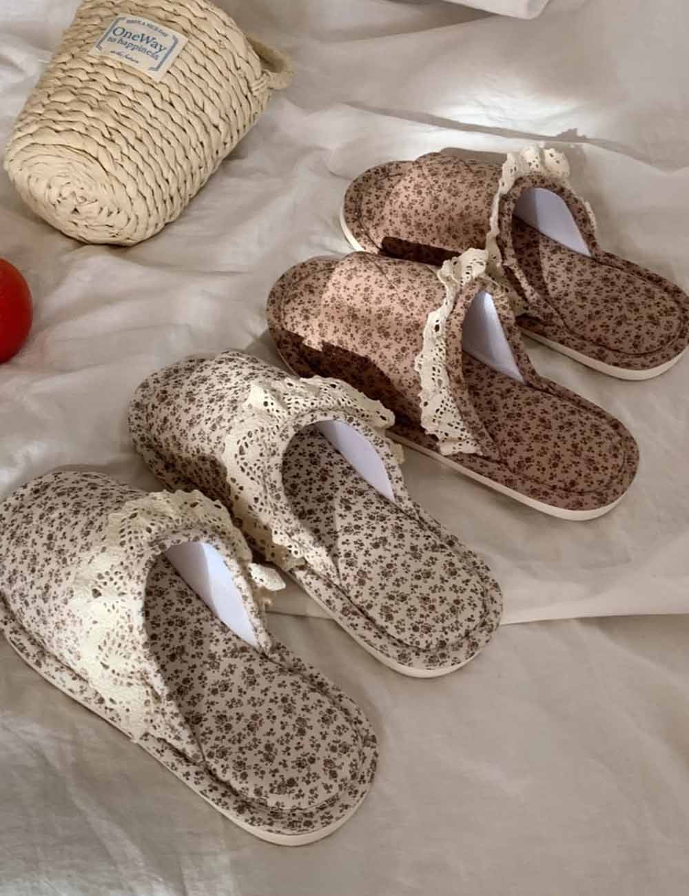 Vintage Floral Print Lace Trim Slippers