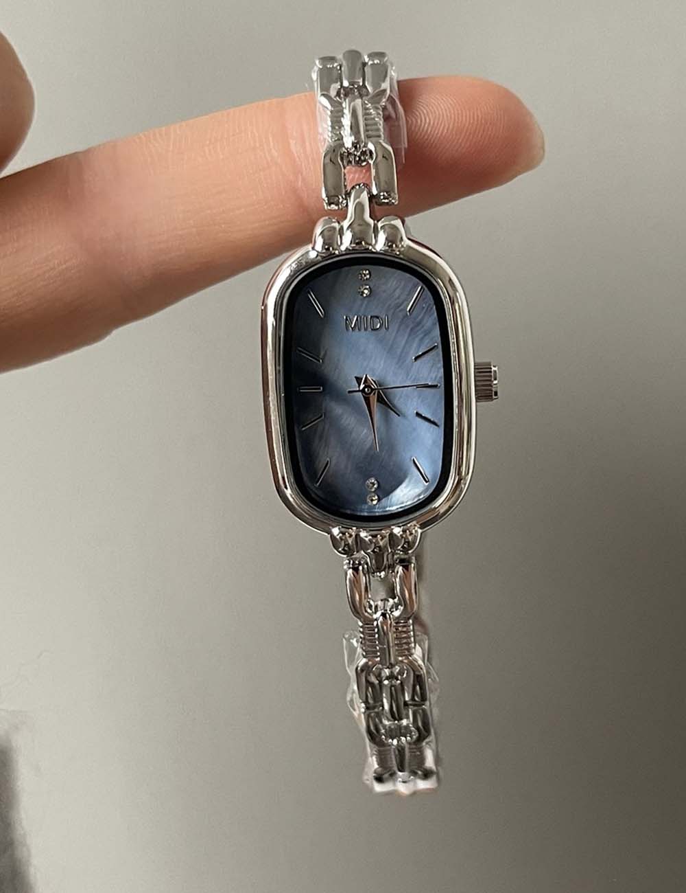 Elegant Small Dail Mesh Strap Quartz Watch