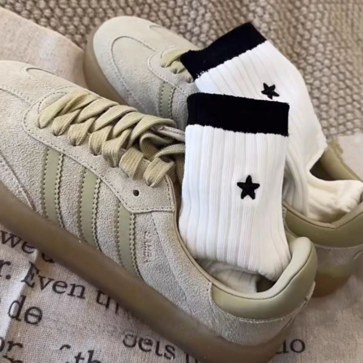 Star Embroidered Color Block Socks