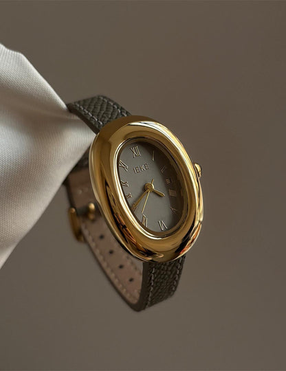 Minimalist Small Dial Leather Strap Quartz Watch