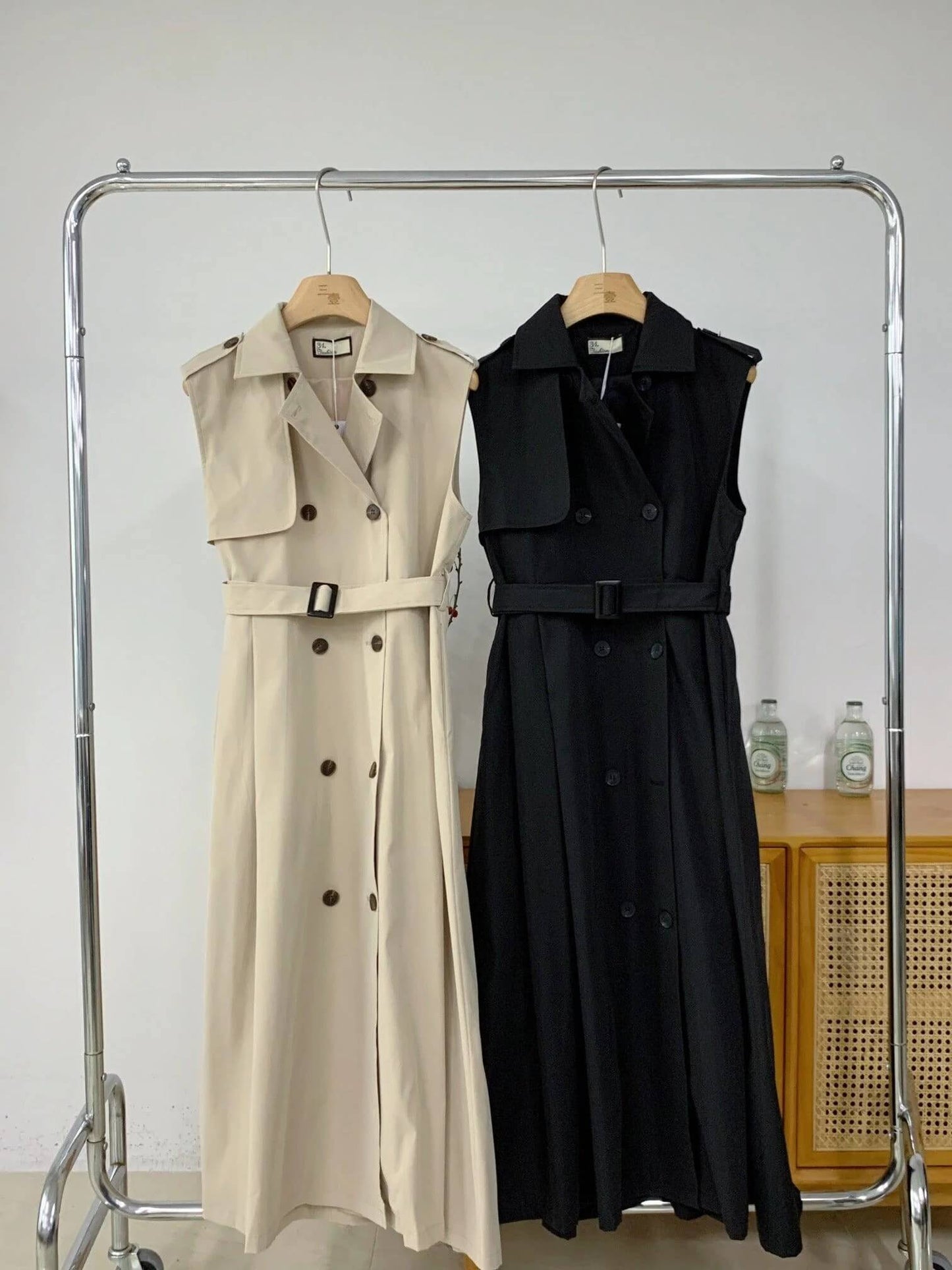 Sleeveless V-Neck Trench Coat