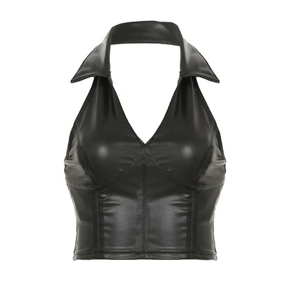 Haut court moulant en cuir à dos nu et col en V pour femme