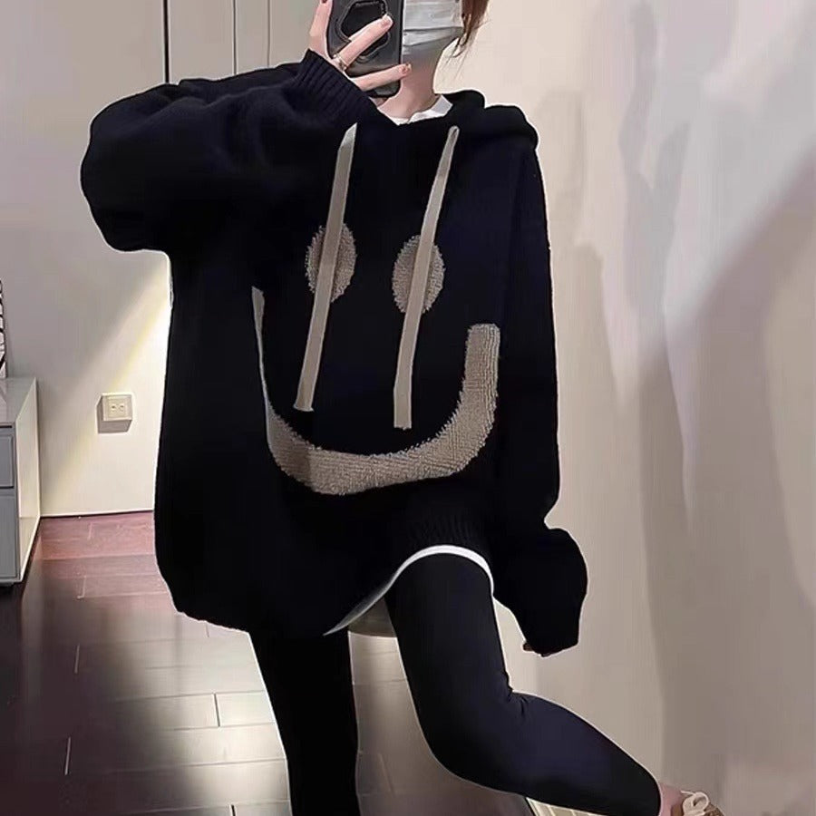 Prendas de punto con capucha y cara sonriente informal a la moda para mujer