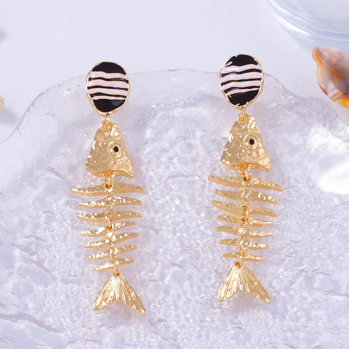 Women’s Retro Alloy Oil Drop Fish Bone Earrings