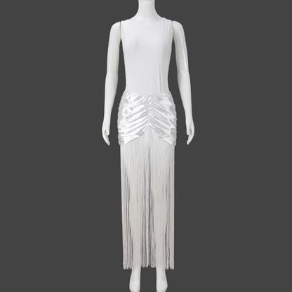 Conjunto de dos piezas de body sin mangas de color liso y falda con borlas para mujer