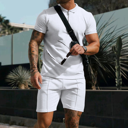 Conjunto de dos piezas de camiseta de manga corta con solapa y cremallera de color liso informal para hombre y pantalones cortos holgados
