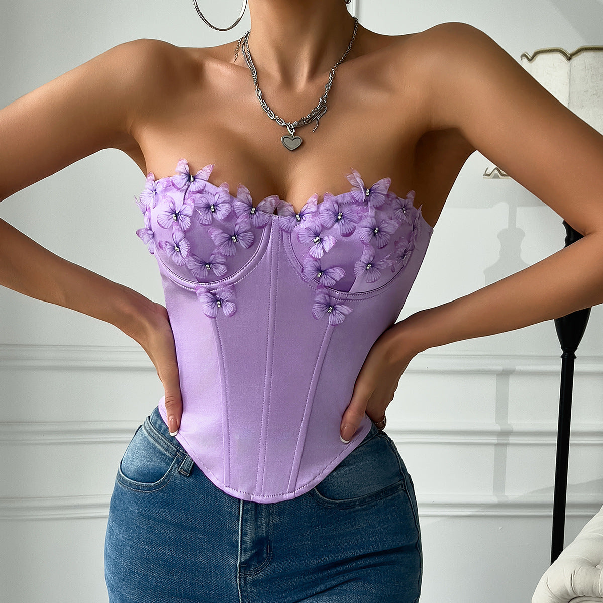 Top corsé sin tirantes de satén con diseño de mariposa para mujer