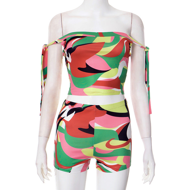 Conjunto de dos piezas con hombros descubiertos y estampado multicolor para mujer, poliéster, sin mangas y pantalones cortos